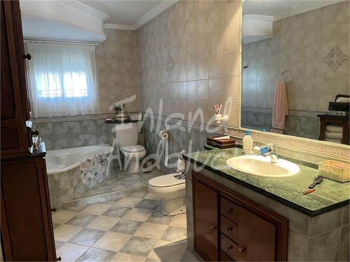 4 soverom Villa til salgs i Alcala la Real med svømmebasseng garasje - € 389 000 (Ref: 9533045)