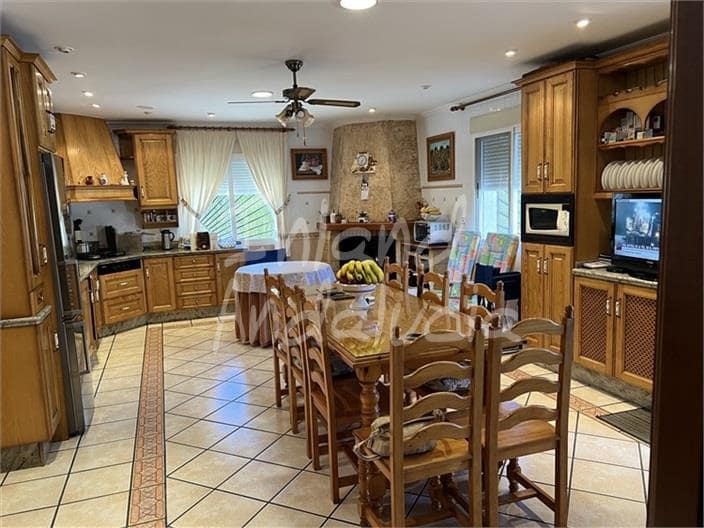 4 soverom Villa til salgs i Alcala la Real med svømmebasseng garasje - € 389 000 (Ref: 9533045)