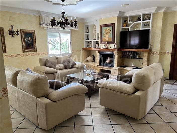 4 soverom Villa til salgs i Alcala la Real med svømmebasseng garasje - € 389 000 (Ref: 9533045)