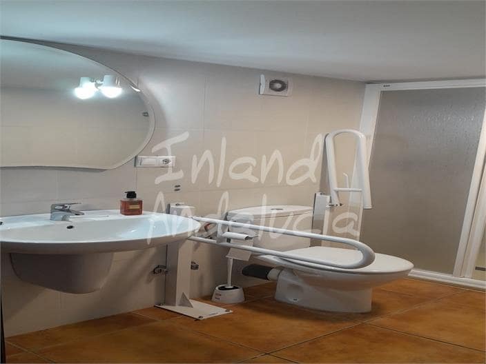 3 soveværelse Villa til salg i La Carlota med swimmingpool garage - € 350.000 (Ref: 9547409)