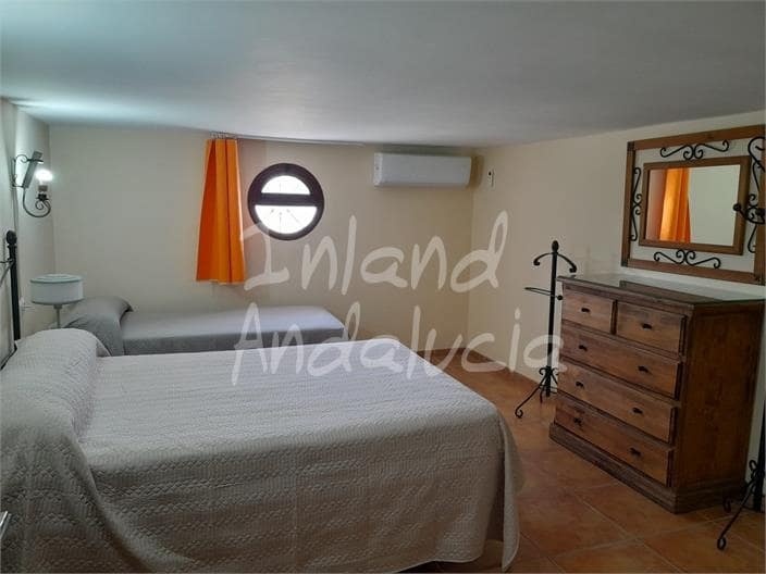 3 soveværelse Villa til salg i La Carlota med swimmingpool garage - € 350.000 (Ref: 9547409)