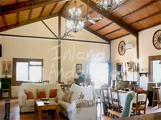 3 soveværelse Villa til salg i La Carlota med swimmingpool garage - € 350.000 (Ref: 9547409)