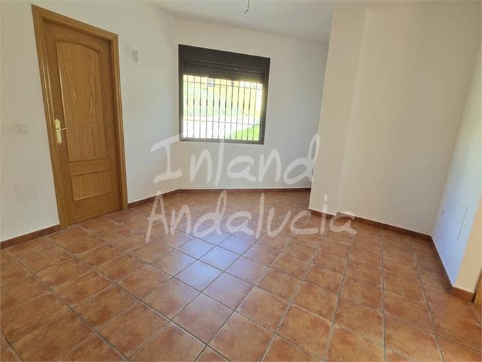 Apartamento de 2 habitaciones en Alcaucín en venta con piscina garaje - 99.000 € (Ref: 9550435)