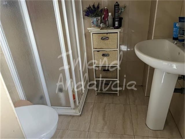 Casa de 4 habitaciones en Castillo de Locubín en venta con garaje - 24.000 € (Ref: 9598514)