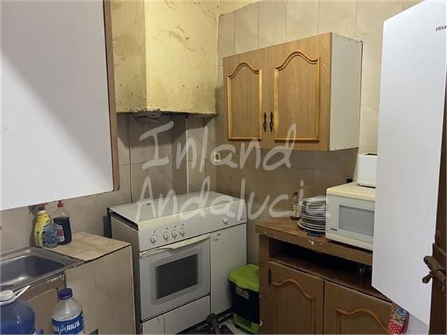 Casa de 4 habitaciones en Castillo de Locubín en venta con garaje - 24.000 € (Ref: 9598514)