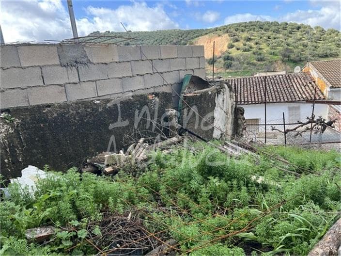 Casa de 4 habitaciones en Castillo de Locubín en venta con garaje - 24.000 € (Ref: 9598514)