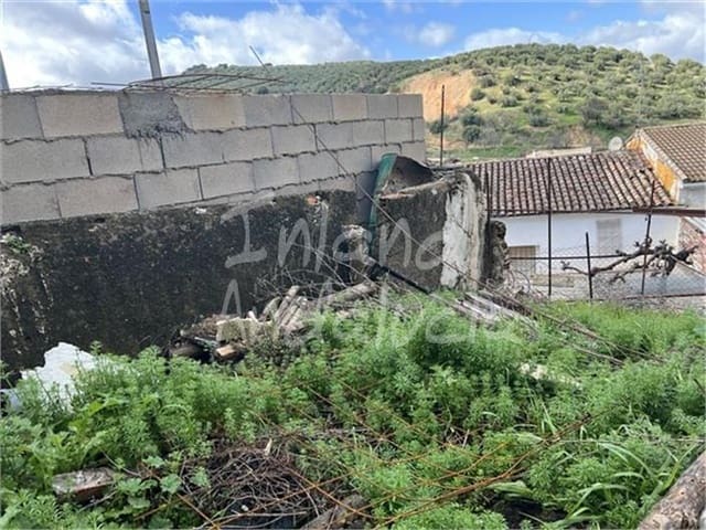 Casa de 4 habitaciones en Castillo de Locubín en venta con garaje - 24.000 € (Ref: 9598514)