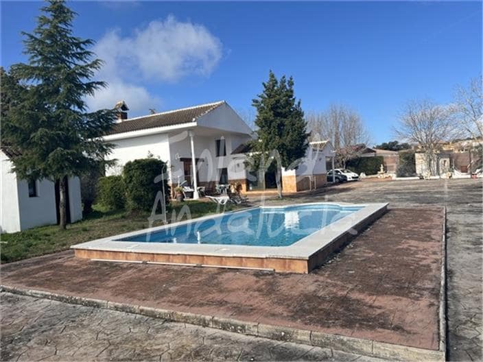 4 soveværelse Villa til salg i Alcala la Real med swimmingpool garage - € 420.000 (Ref: 9604469)