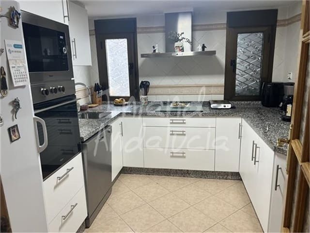 4 soveværelse Villa til salg i Alcalá la Real med swimmingpool garage - € 420.000 (Ref: 9604469)