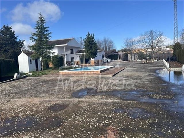 4 soveværelse Villa til salg i Alcalá la Real med swimmingpool garage - € 420.000 (Ref: 9604469)