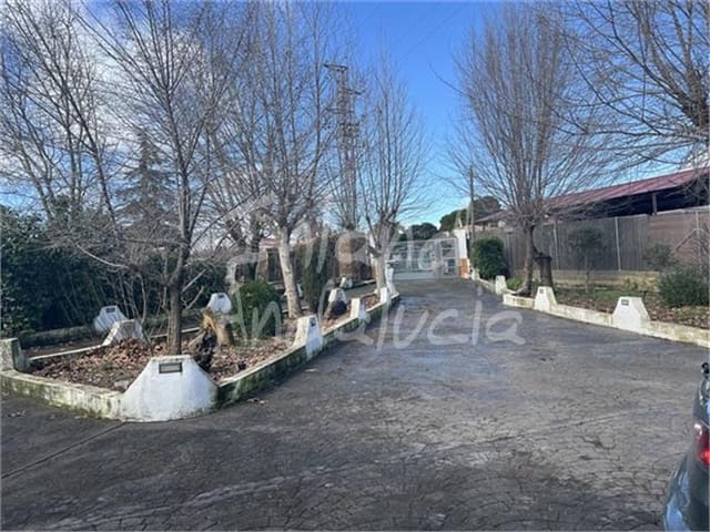 4 soveværelse Villa til salg i Alcalá la Real med swimmingpool garage - € 420.000 (Ref: 9604469)