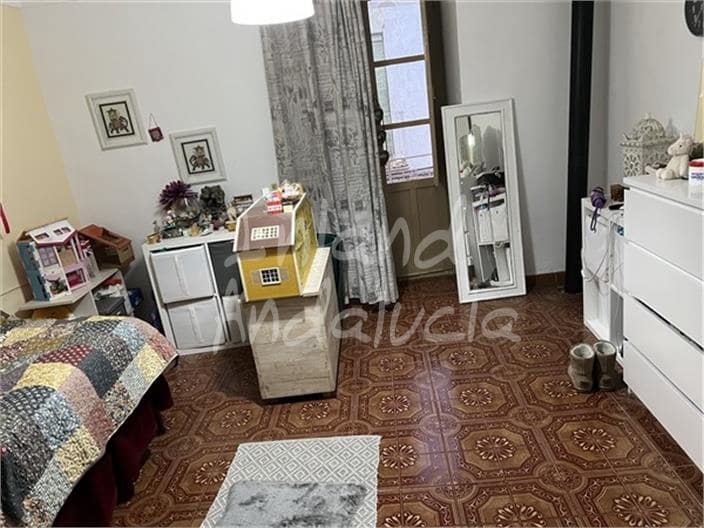 8 slaapkamer Huis te koop in Castillo de Locubin - € 96.000 (Ref: 9614568)