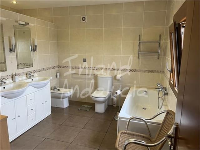 Casa de 6 habitaciones en Fuente Alamo, Alcalá la Real en venta con piscina - 265.000 € (Ref: 9618856)