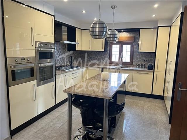 Casa de 6 habitaciones en Fuente Alamo, Alcalá la Real en venta con piscina - 265.000 € (Ref: 9618856)