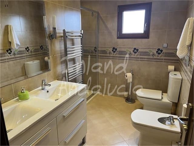 Casa de 6 habitaciones en Fuente Alamo, Alcalá la Real en venta con piscina - 265.000 € (Ref: 9618856)