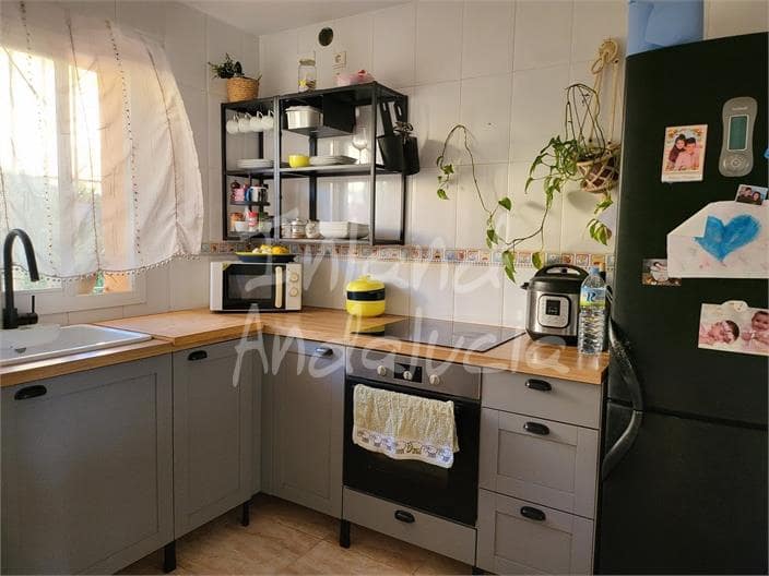 4 bedroom Townhouse for sale in Fuente de Piedra with garage - € 189,950 (Ref: 9627065)