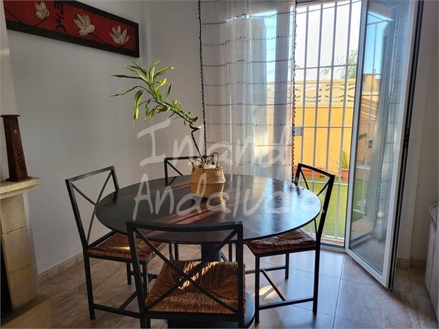 4 bedroom Townhouse for sale in Fuente de Piedra with garage - € 189,950 (Ref: 9627065)