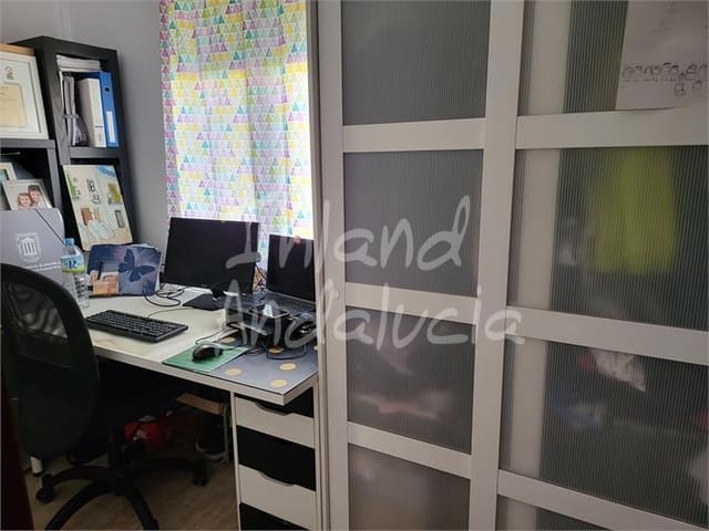 4 bedroom Townhouse for sale in Fuente de Piedra with garage - € 189,950 (Ref: 9627065)