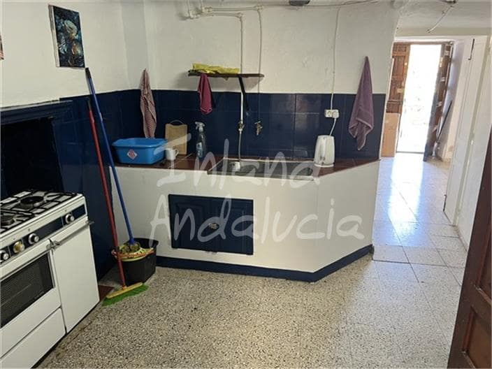 2 bedroom Townhouse for sale in Castillo de Locubin - € 38,000 (Ref: 9633696)