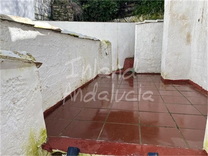 2 bedroom Townhouse for sale in Castillo de Locubin - € 38,000 (Ref: 9633696)