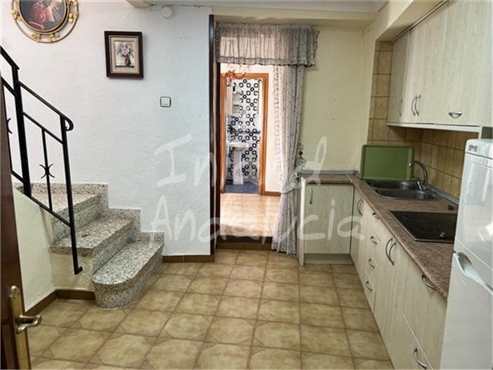 4 makuuhuone Omakotitalo myytävänä paikassa Castillo de Locubin mukana 
autotalli - 63 000 € (Ref: 9646755)