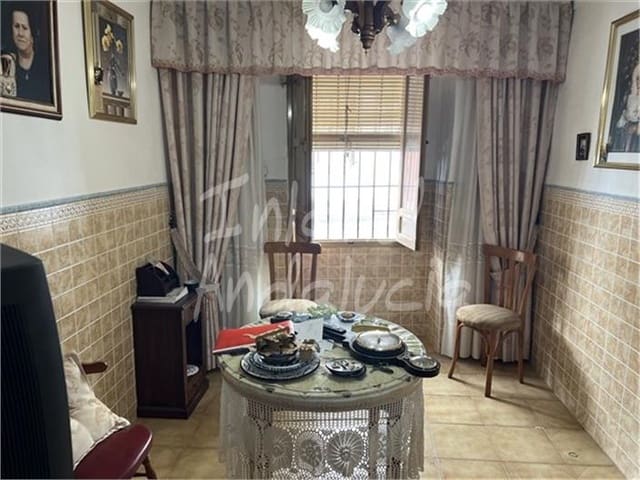 4 Zimmer Haus zu verkaufen in Castillo de Locubín mit Garage - 63.000 € (Ref: 9646755)