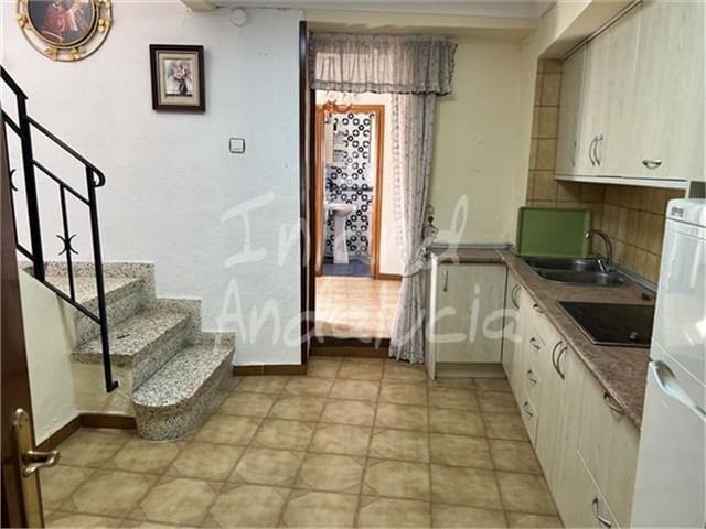 4 Zimmer Haus zu verkaufen in Castillo de Locubín mit Garage - 63.000 € (Ref: 9646755)