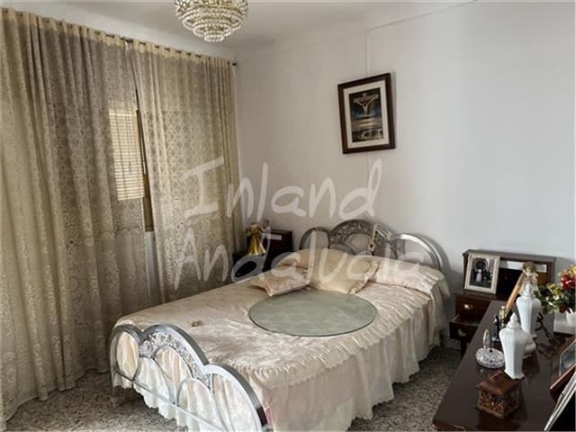 4 Zimmer Haus zu verkaufen in Castillo de Locubín mit Garage - 63.000 € (Ref: 9646755)