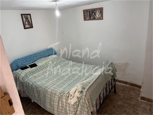 4 Zimmer Haus zu verkaufen in Castillo de Locubín mit Garage - 63.000 € (Ref: 9646755)