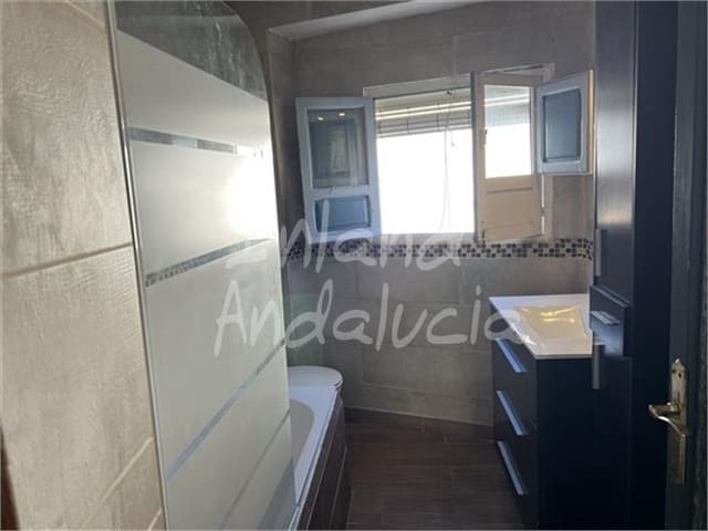 4 quarto Casa em Banda para venda em Castillo de Locubín com garagem - 53 000 € (Ref: 9651033)