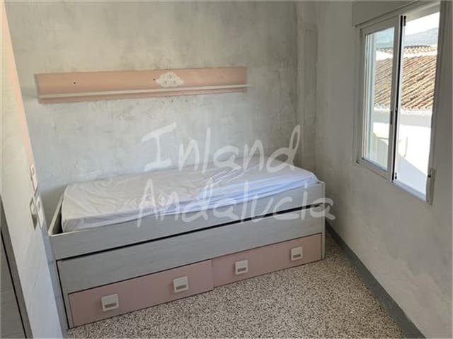 4 quarto Casa em Banda para venda em Castillo de Locubín com garagem - 53 000 € (Ref: 9651033)