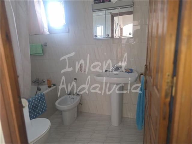 3 makuuhuone Maalaistalo myytävänä paikassa Cómpeta mukana 
autotalli - 350 000 € (Ref: 9679370)