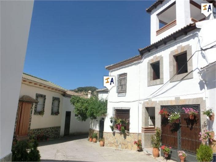 5 bedroom Townhouse for sale in Frailes with pool - € 167,000 (Ref: 9694593)