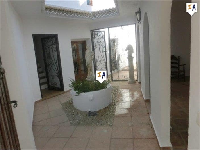 5 bedroom Townhouse for sale in Frailes with pool - € 167,000 (Ref: 9694593)