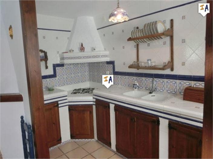 5 bedroom Townhouse for sale in Frailes with pool - € 167,000 (Ref: 9694593)