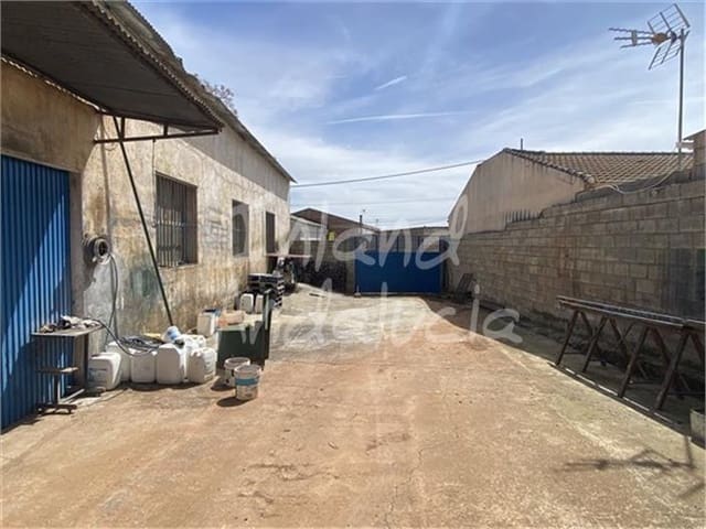 Commercial for sale in Alomartes, Illora with garage - € 260,000 (Ref: 9714374)
