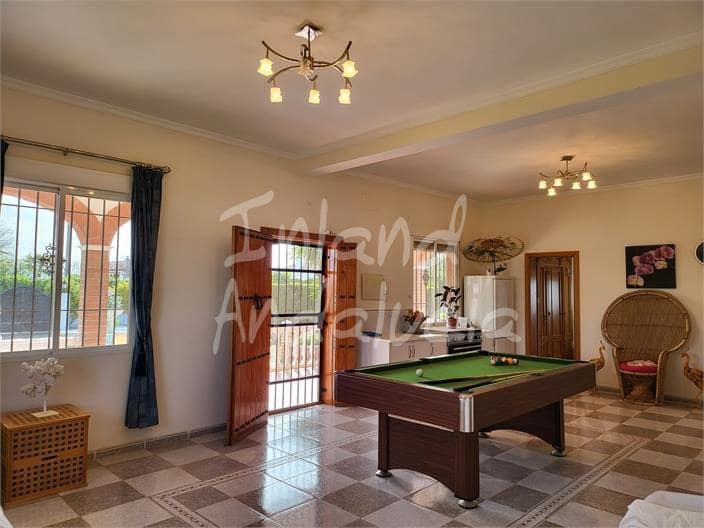 4 bedroom Villa for sale in Puente Genil with pool garage - € 350,000 (Ref: 9714375)