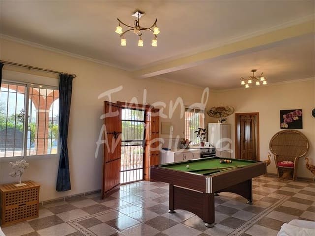 4 bedroom Villa for sale in Puente Genil with pool garage - € 350,000 (Ref: 9714375)