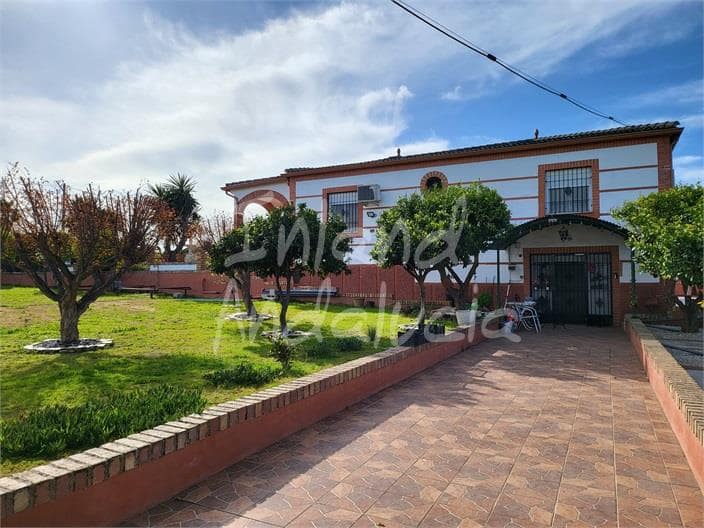 4 bedroom Villa for sale in Puente Genil with pool garage - € 350,000 (Ref: 9714375)