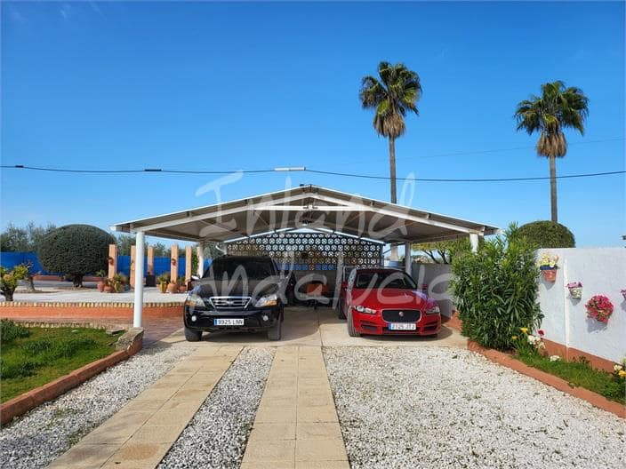 4 bedroom Villa for sale in Puente Genil with pool garage - € 350,000 (Ref: 9714375)