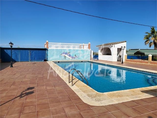 4 bedroom Villa for sale in Puente Genil with pool garage - € 350,000 (Ref: 9714375)