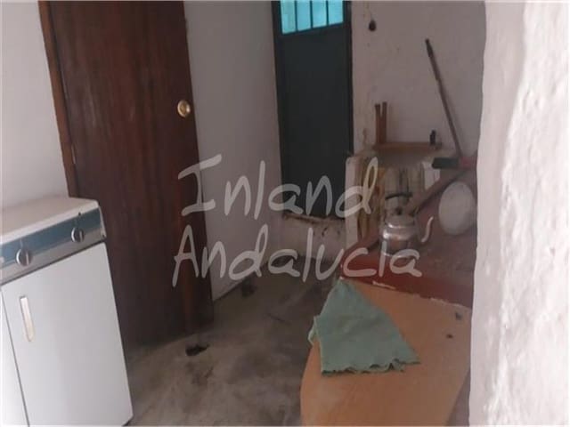 Huis te koop in Ventas del Carrizal, Castillo de Locubín - € 13.000 (Ref: 9719356)