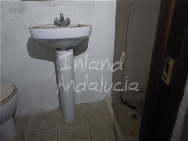 Huis te koop in Ventas del Carrizal, Castillo de Locubín - € 13.000 (Ref: 9719356)