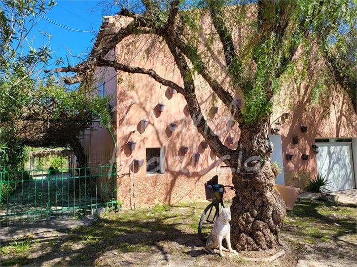 4 slaapkamer Finca/Landhuis te koop in Isla Redonda met garage - € 345.000 (Ref: 9719358)