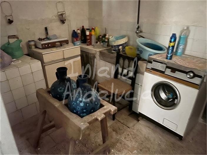 8 bedroom Finca/Country House for sale in Valdepenas de Jaen with garage - € 425,000 (Ref: 9720993)