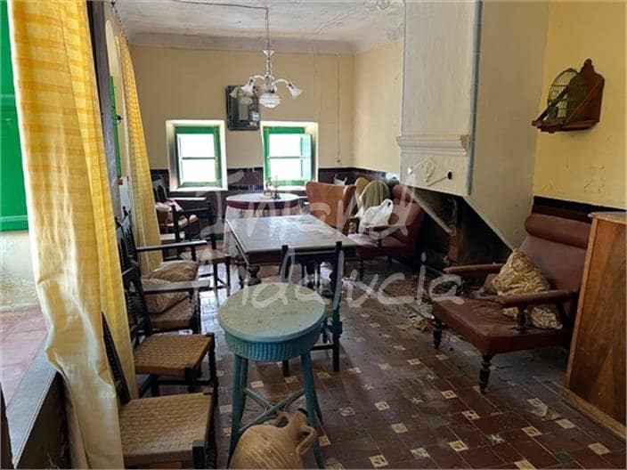 8 bedroom Finca/Country House for sale in Valdepenas de Jaen with garage - € 425,000 (Ref: 9720993)