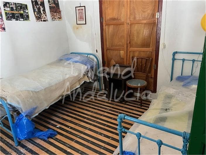 8 bedroom Finca/Country House for sale in Valdepenas de Jaen with garage - € 425,000 (Ref: 9720993)