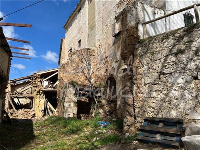 8 bedroom Finca/Country House for sale in Valdepenas de Jaen with garage - € 425,000 (Ref: 9720993)