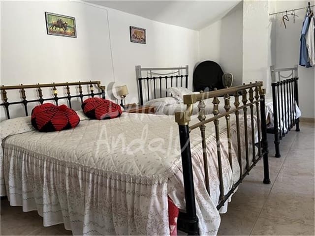 5 bedroom Townhouse for sale in Castillo de Locubín - € 78,000 (Ref: 9751513)