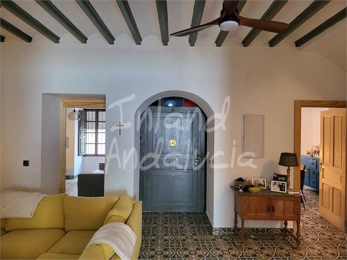 4 bedroom Townhouse for sale in Fuente de Piedra with pool - € 260,000 (Ref: 9755126)
